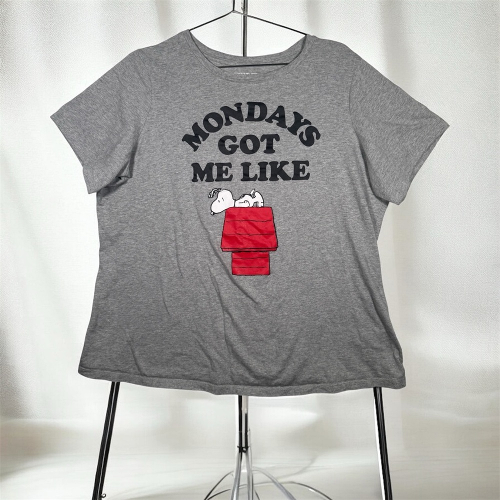 Peanuts “Mondays Got Me Like” Snoopy Gray T-Shirt Size Large